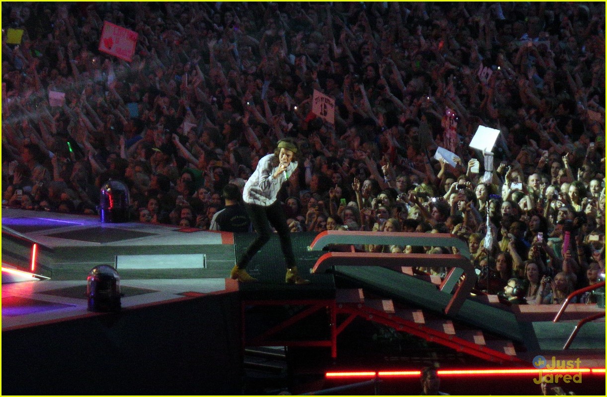 Full Sized Photo Of One Direction Wembley Performance 11 Harry Styles