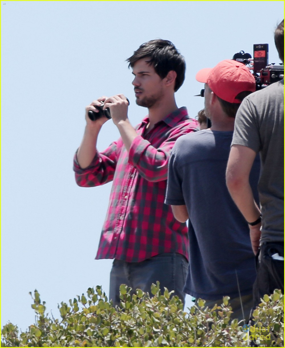 Taylor Lautner Gets Shirtless At The Beach For Run The Tide Photo Photo Gallery