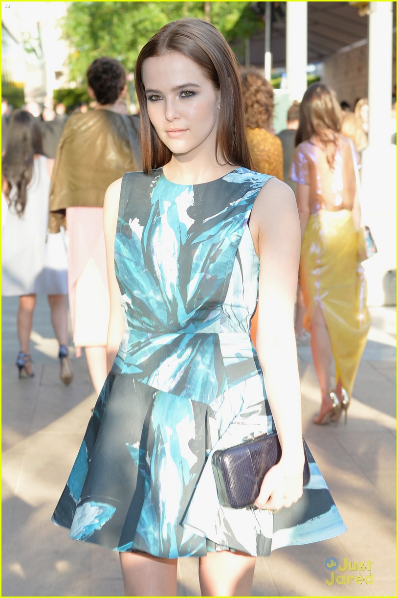 Zoey Deutch Shows Some Leg at CFDA Fashion Awards 2014 | Photo 682030