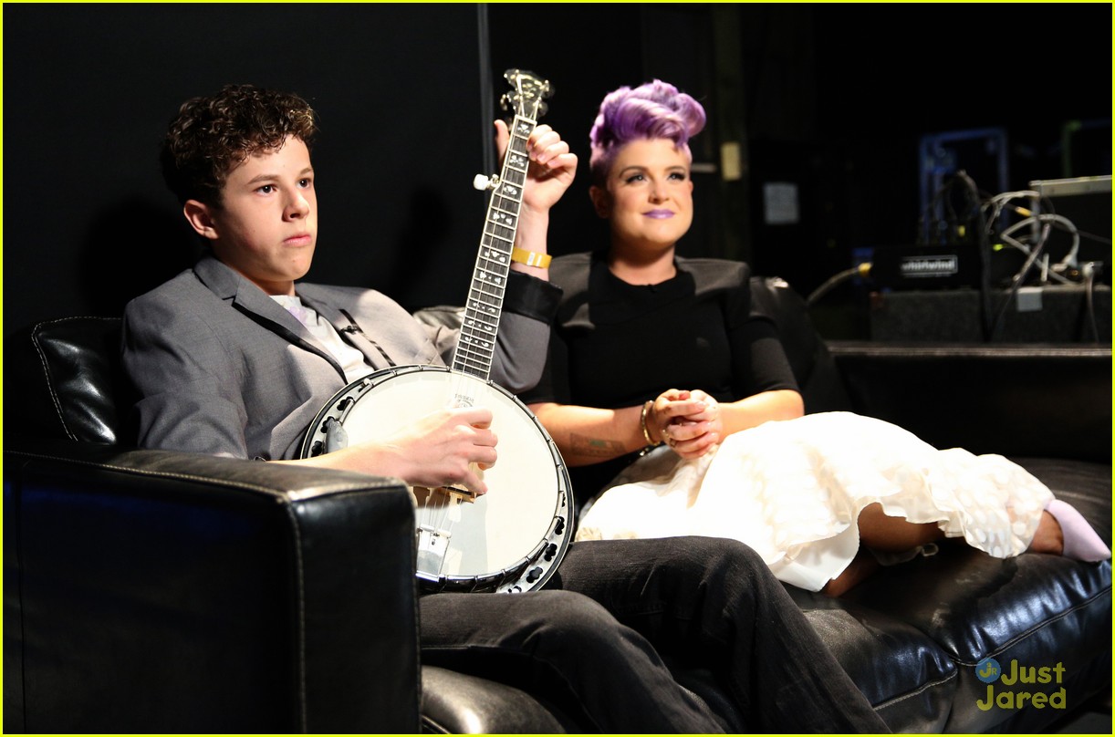 Full Sized Photo of ariel winter nolan gould young hollywood awards 10