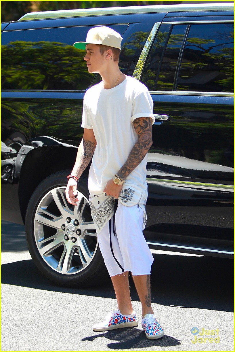 Full Sized Photo of justin bieber skip lines disneyland wheelchair 07