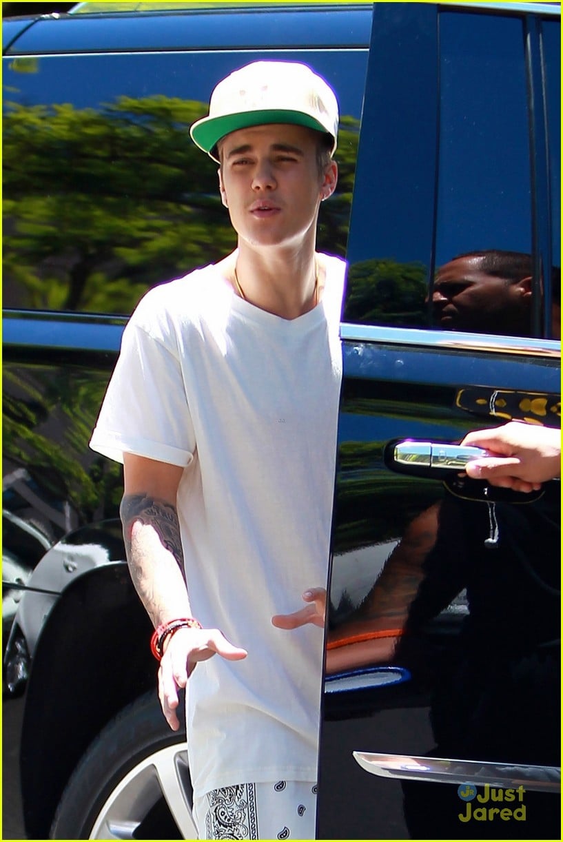 Full Sized Photo of justin bieber skip lines disneyland wheelchair 12