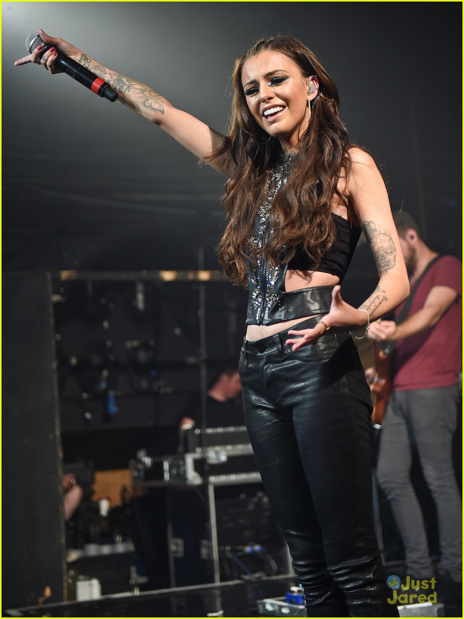 Cher Lloyd: Red Skinny Jeans Outfit