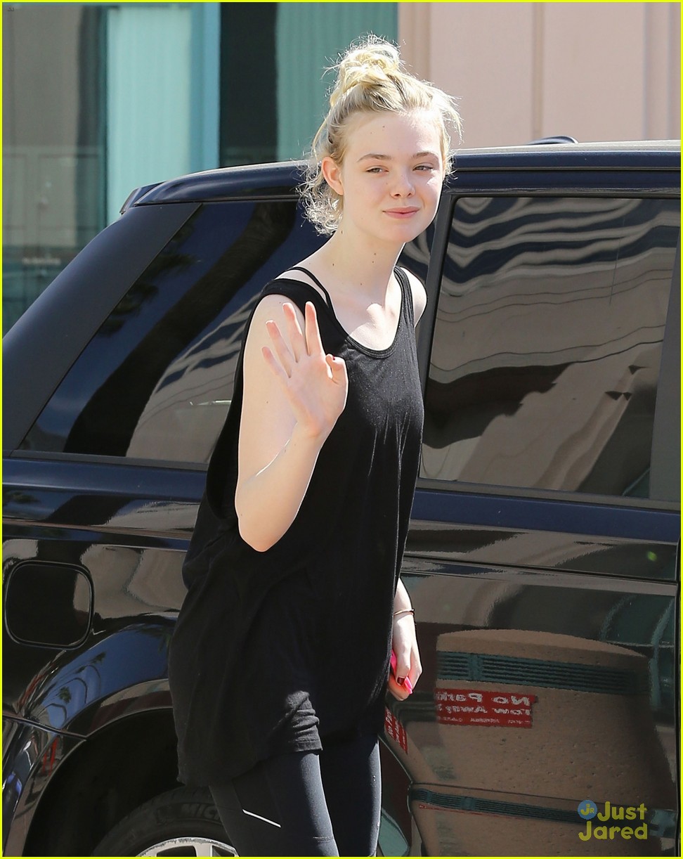 Elle Fanning Kicks Off Her Week with a Dance Class | Photo 697769