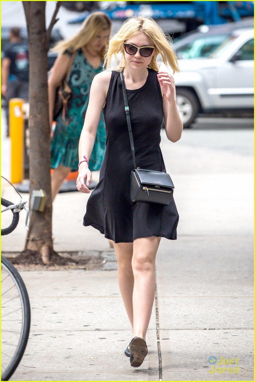Dakota Fanning Takes a Walk in NYC! | Photo 694549 - Photo Gallery ...