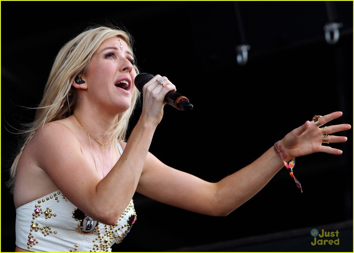 Ellie Goulding Shows Some Love for Minnie Mouse at Wireless Festival