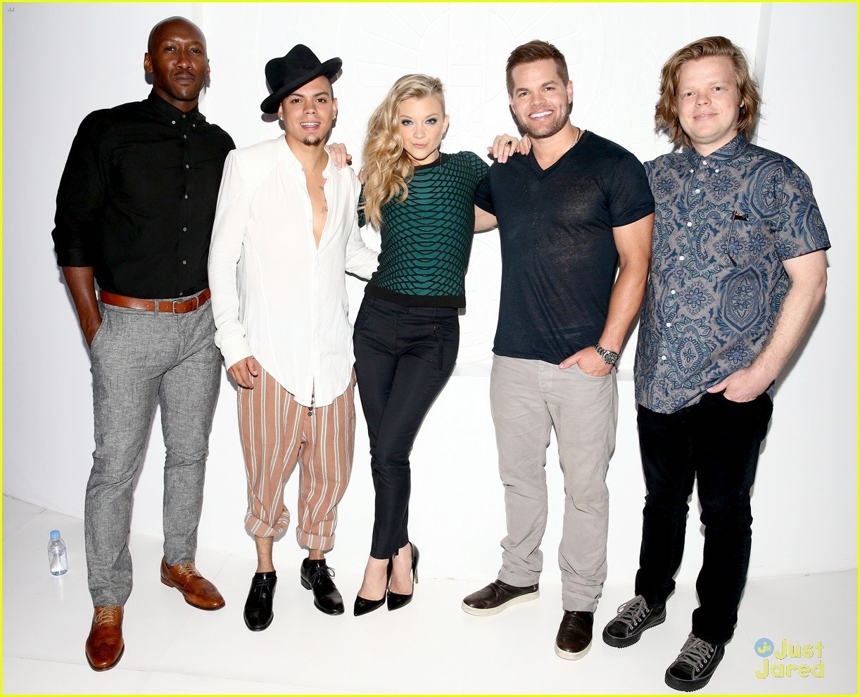 Full Sized Photo of hunger games mockingjay stars comic con 12 ...