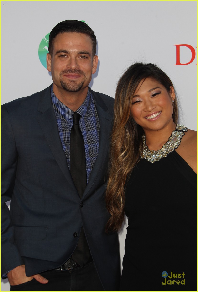 Sarah Hyland Celebrates Dance with 'Hair' Co-Star Jenna Ushkowitz