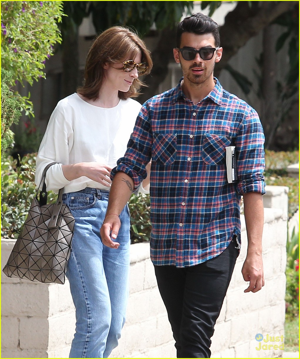 Joe Jonas Visits His Manager After Brother Nick Debuts New Single