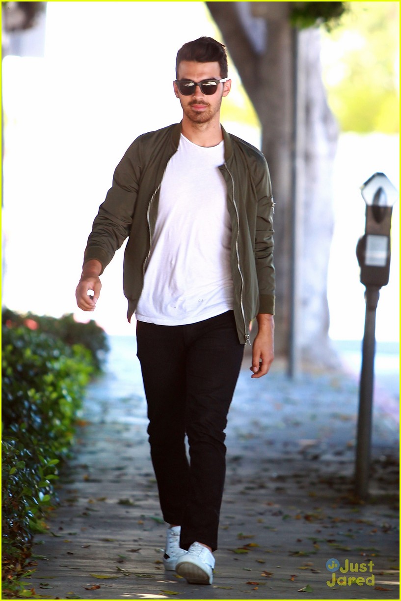 Joe Jonas Visits His Manager After Brother Nick Debuts New Single