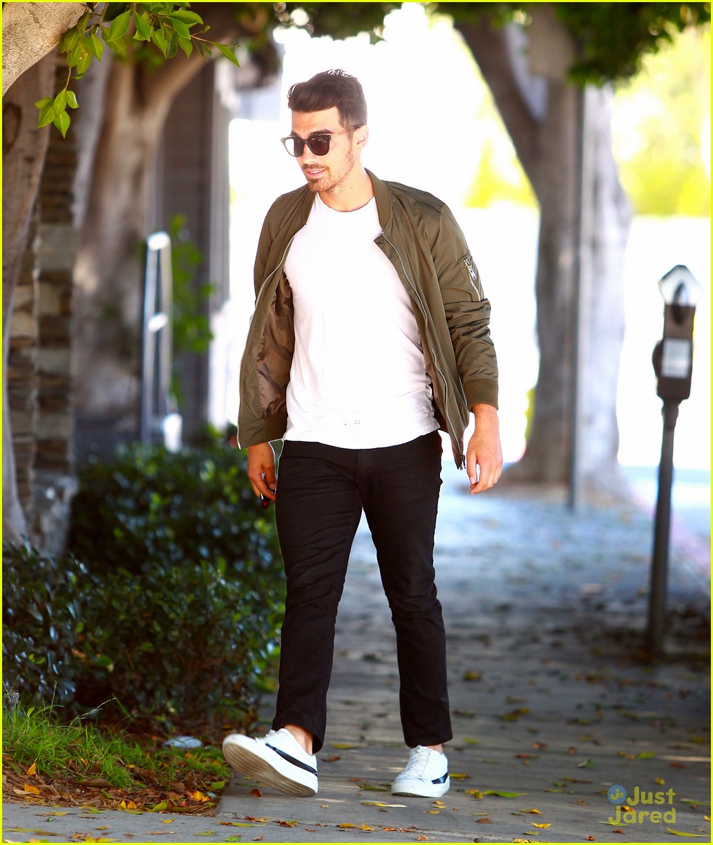 Joe Jonas Visits His Manager After Brother Nick Debuts New Single ...