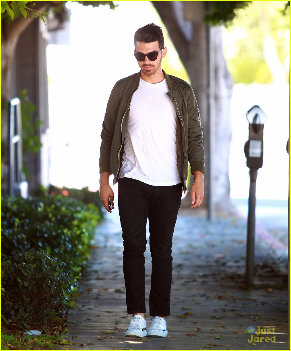 Joe Jonas Visits His Manager After Brother Nick Debuts New Single