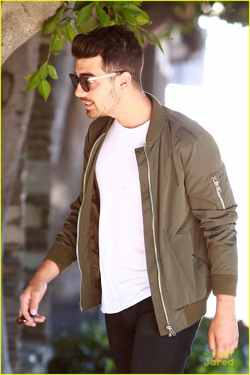 Joe Jonas Visits His Manager After Brother Nick Debuts New Single