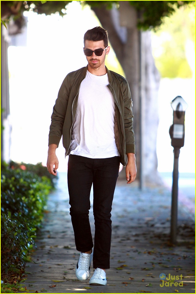 Joe Jonas Visits His Manager After Brother Nick Debuts New Single