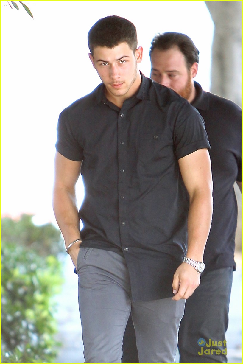 Full Sized Photo of nick jonas overwhelmed chains play 06 Nick Jonas