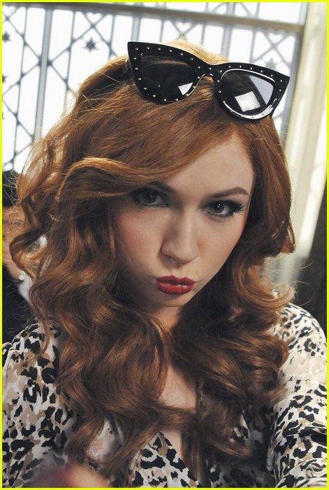karen gillan selfie promo pics 12