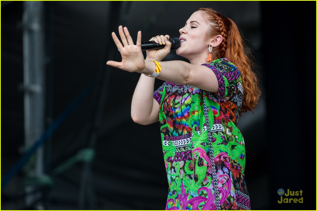 Katy B Gets Loud at Leicester Music Festival - See All The Pics ...