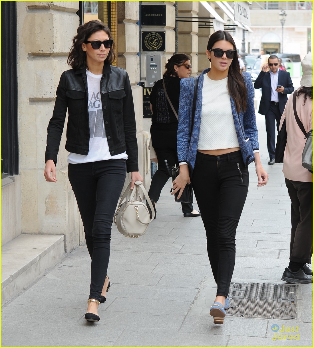 kendall jenner jets paris after hamptons getaway 07