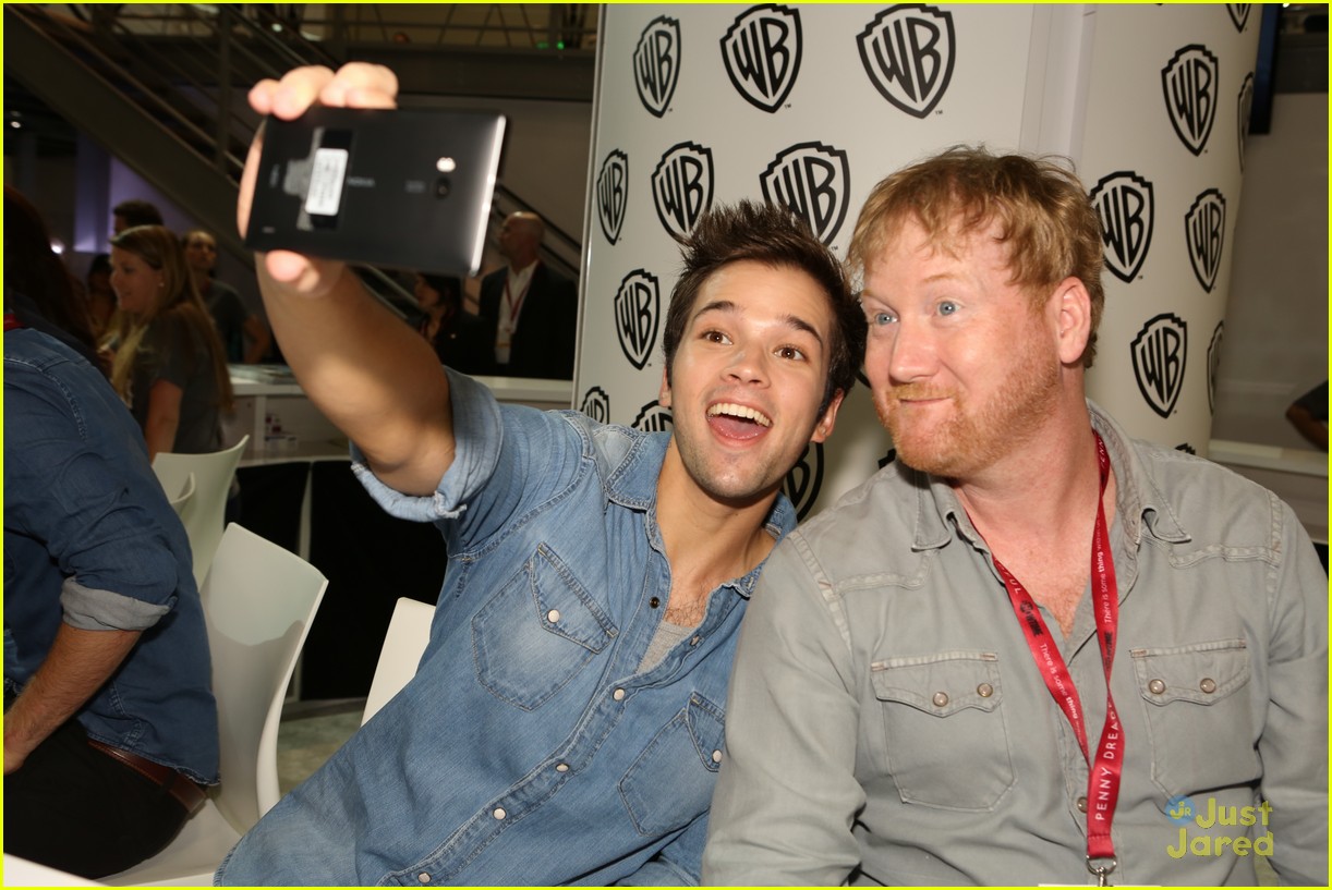 Nathan Kress Goes Into The Storm At Comic Con Photo Photo Gallery Just Jared Jr