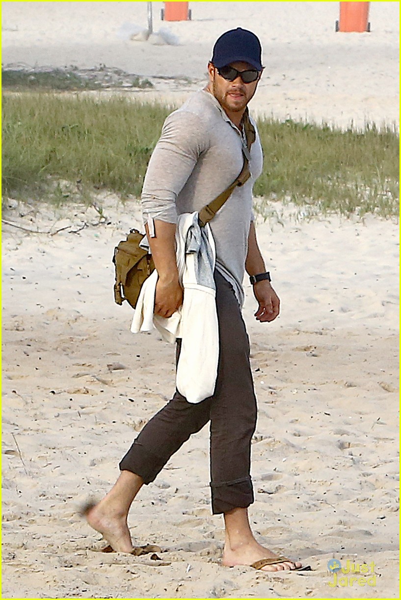 Kellan Lutz Barefoot