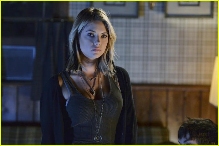 Hanna & Caleb Share A Cabin Kiss On 'Pretty Little Liars' Tonight ...