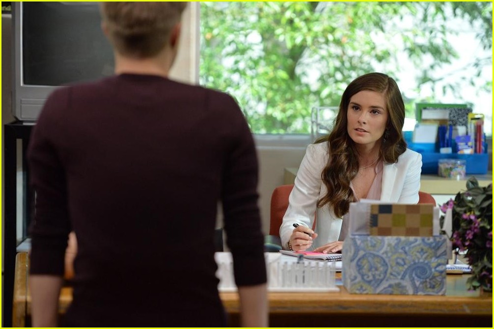 Full Sized Photo of awkward dinner bay tank switched at birth 01