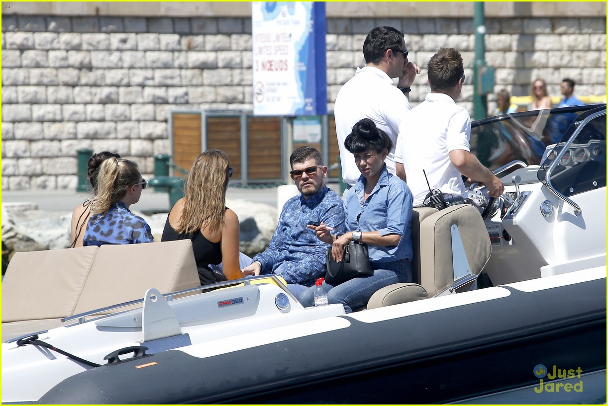 Full Sized Photo of selena gomez cara delevingne boat ride tommaso