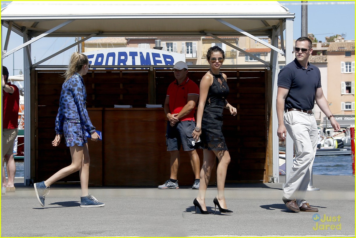 Full Sized Photo of selena gomez cara delevingne boat ride tommaso