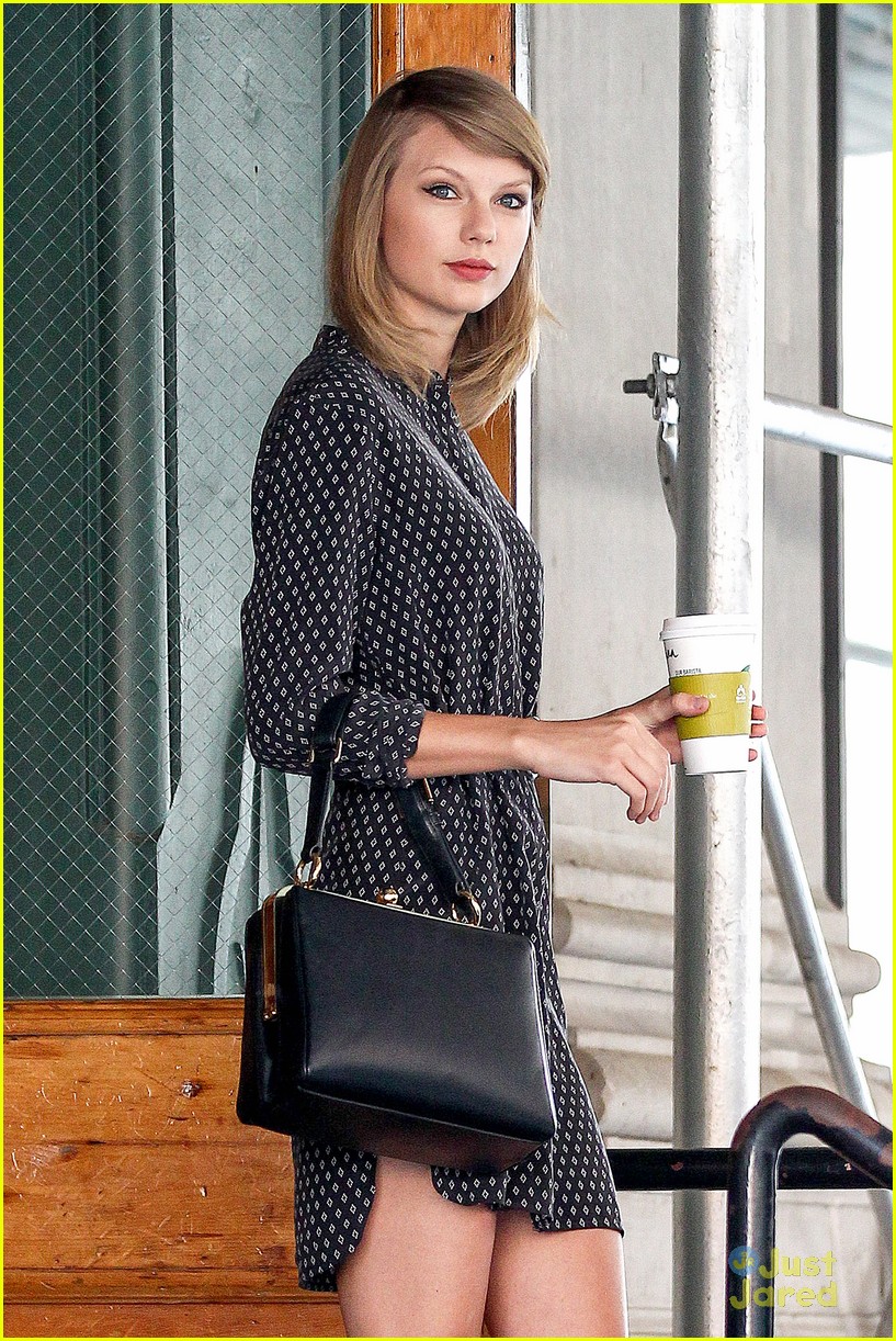 Full Sized Photo of taylor swift uses fake name starbucks 11 | Taylor ...