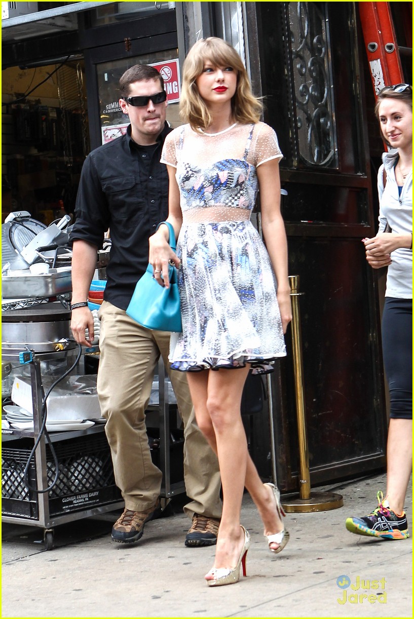 Taylor Swift Steps Out After MTV VMAs Announcement! Photo 701325