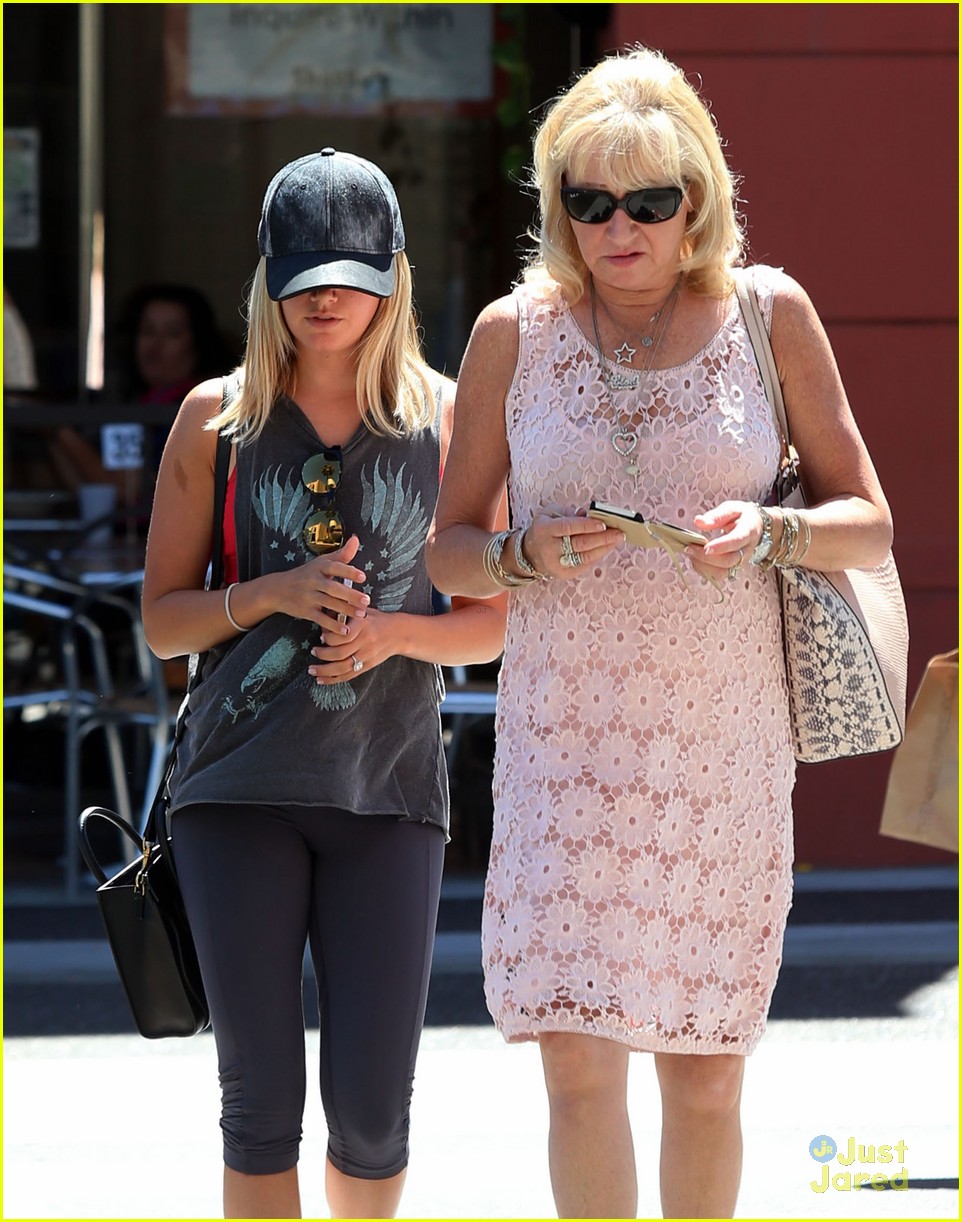 Full Sized Photo of ashley tisdale lisa farm lunch wrap party 09