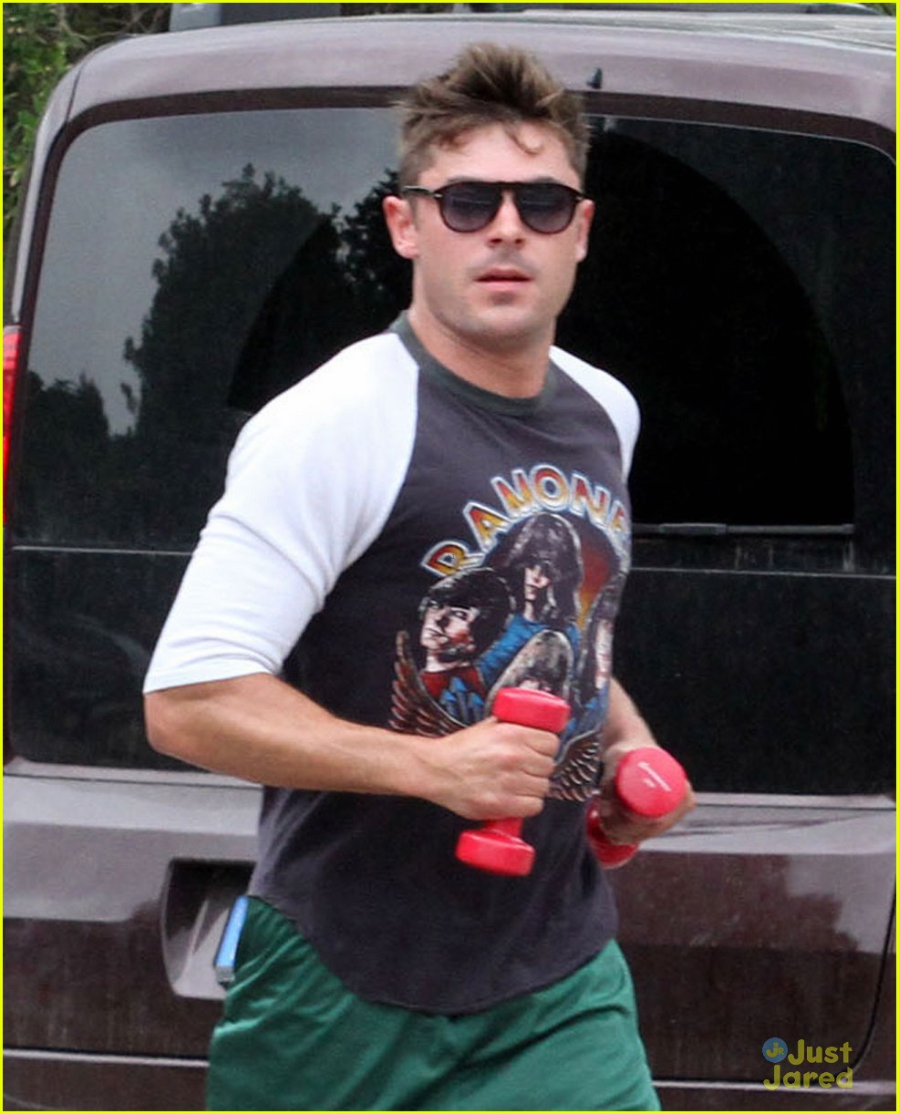 Zac Efron Does a Cardio Workout with New Pal Gianluca Vacchi! | Photo ...