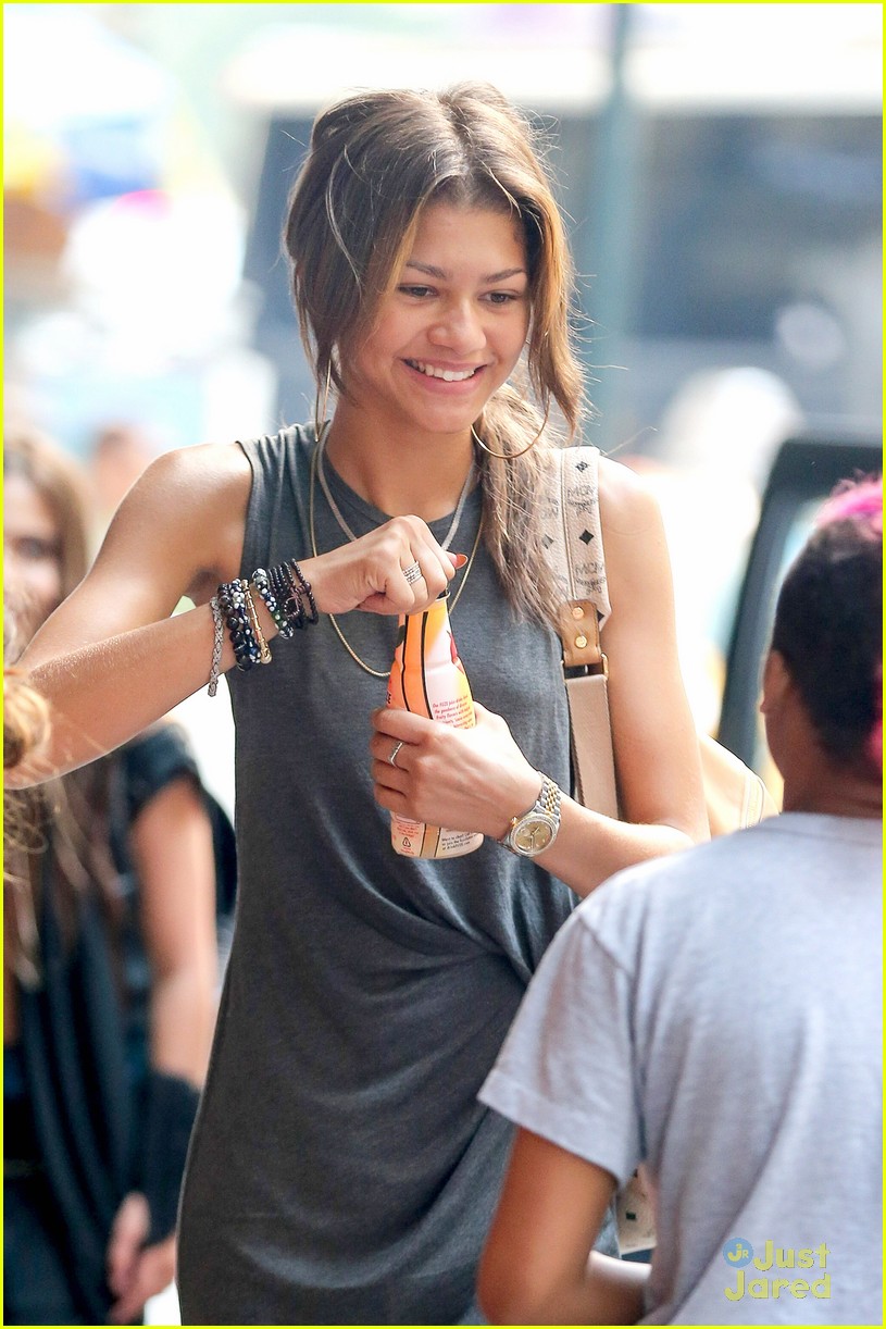 Zendaya Goes Makeup Free While in the Big Apple!: Photo 699930, Zendaya  Pictures