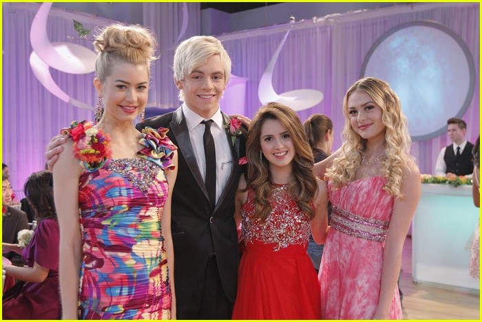 are austin and ally still dating in season 3