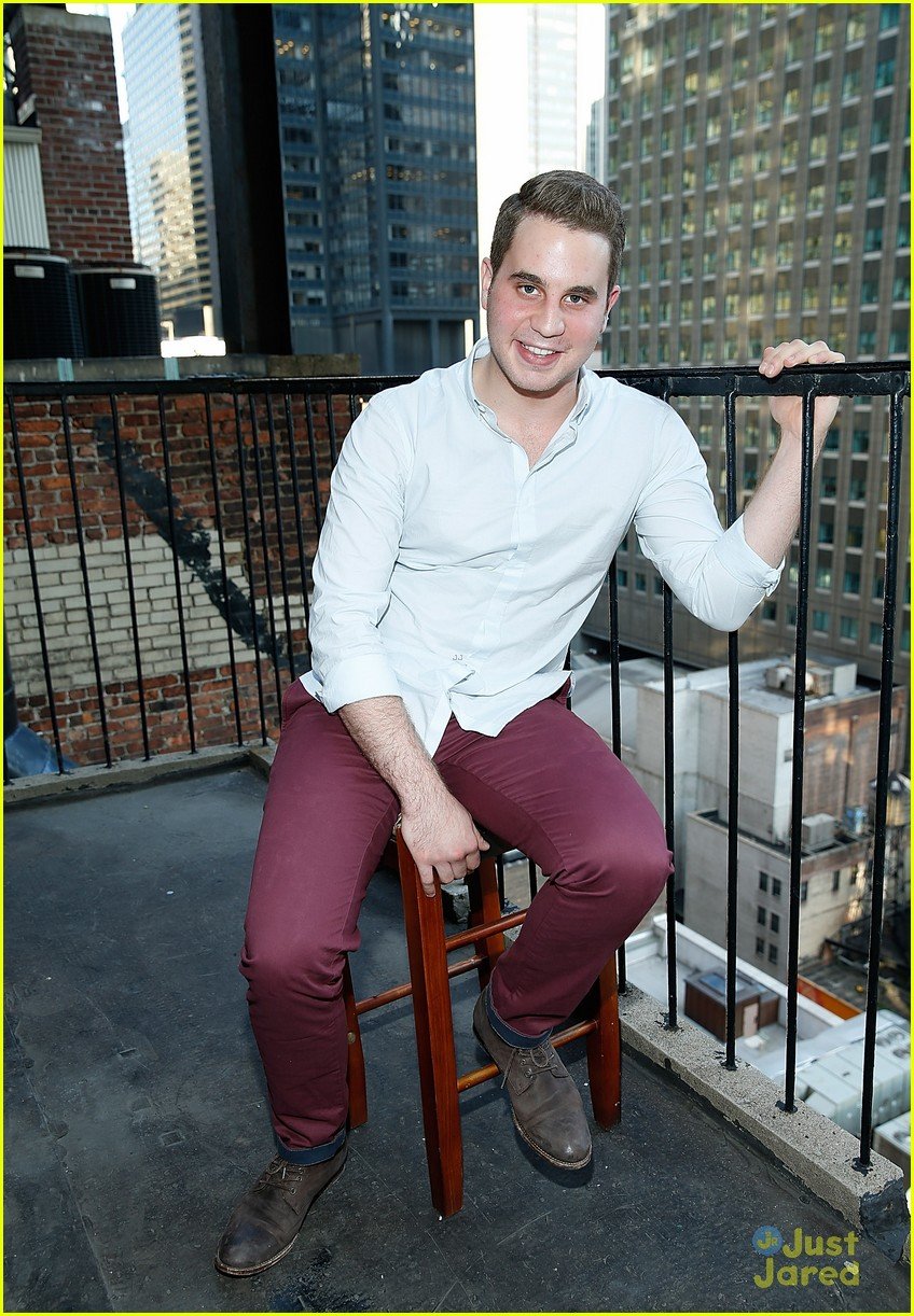 Pitch Perfects Ben Platt Hits The Stage In Nyc For His First Solo Gig Photo 708386 Photo