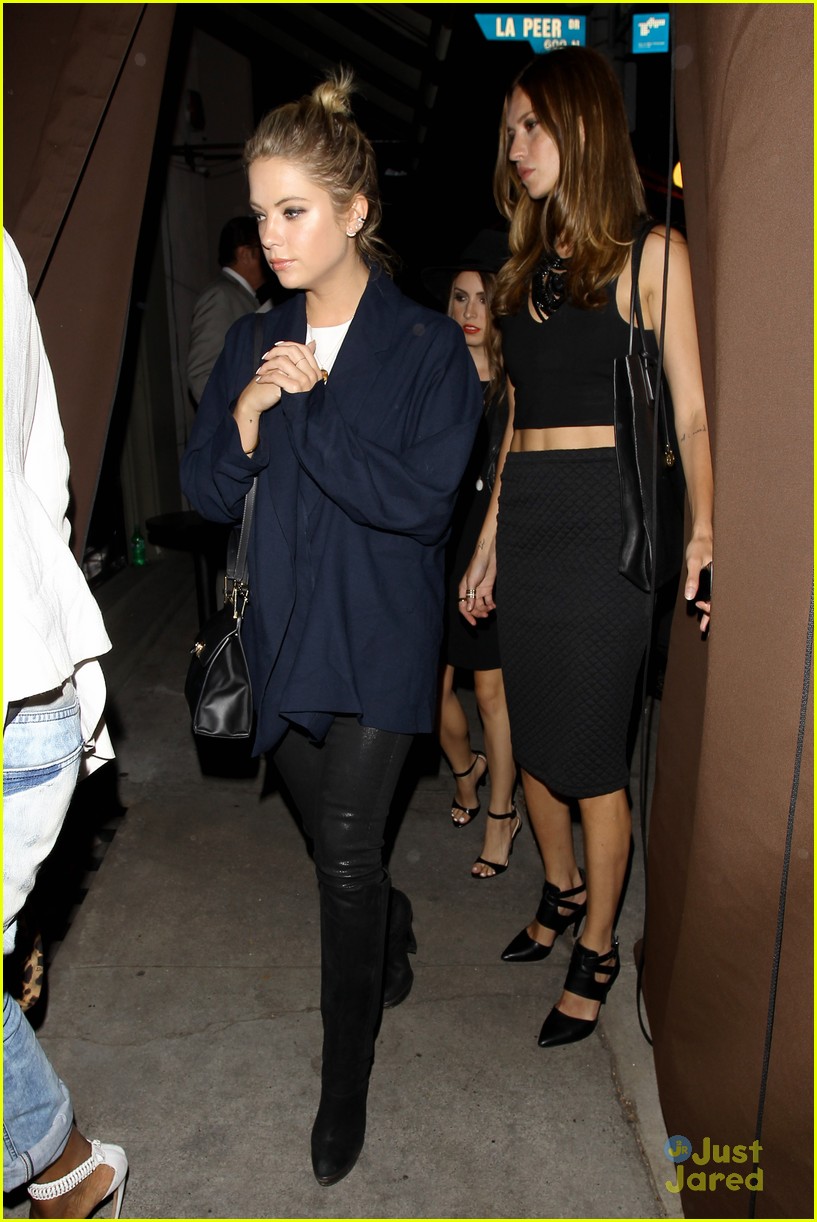 Full Sized Photo of ashley benson craigs dinner friends 14 | Ashley