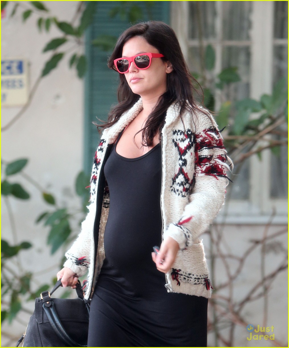 Rachel Bilson's Long Tight Dress Shows Off Her Big Baby Bump | Photo ...