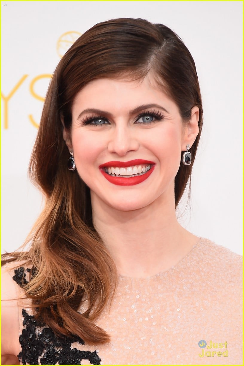Alexandra Daddario Revives Old Hollywood Glamour at Emmy Awards 2014