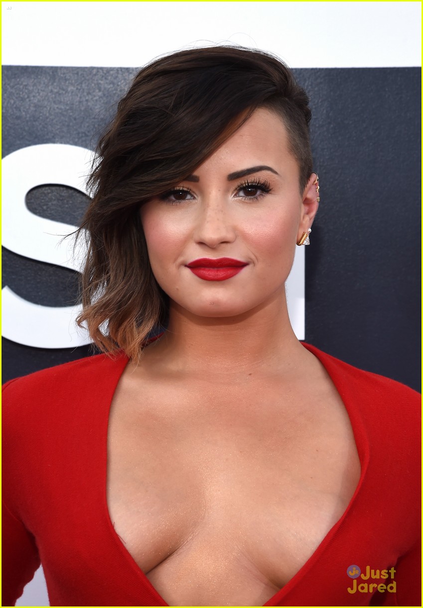 Demi Lovato Looks the Hottest She Has Ever Looked on the MTV VMAs