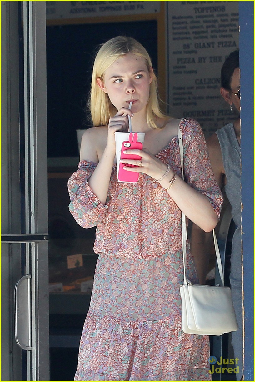 Elle Fanning Enjoys Girls Day Out With Mom Photo 711884 Photo Gallery Just Jared Jr 1419