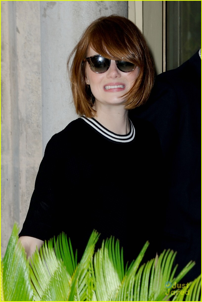 Emma Stone & Andrew Garfield Walk Arm-in-Arm at Lunch in Venice | Photo