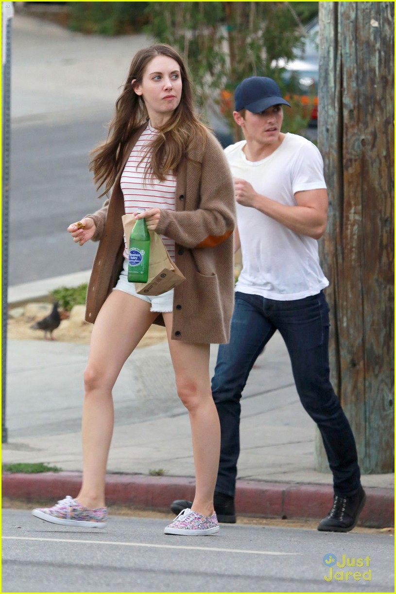 dave franco girlfriend alison brie hold hands 08