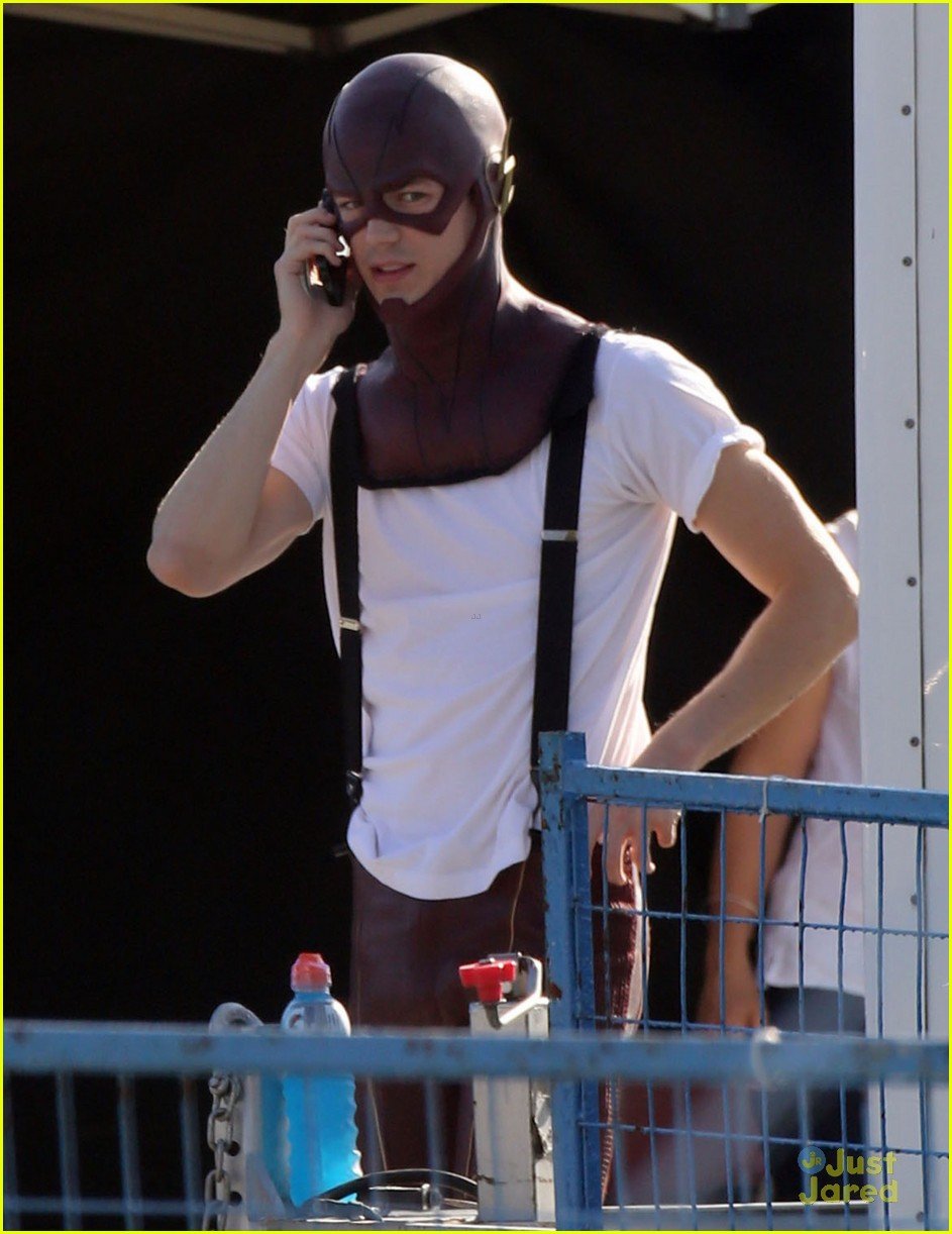 Grant Gustin Suits Up And Strips Down For The Flash Filming In Vancouver Photo 708734 Photo