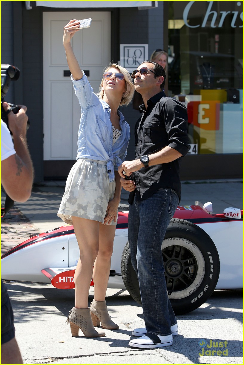 Julianne Hough Reunites With Former Dwts Partner Helio Castroneves For Coffee And Selfies See 