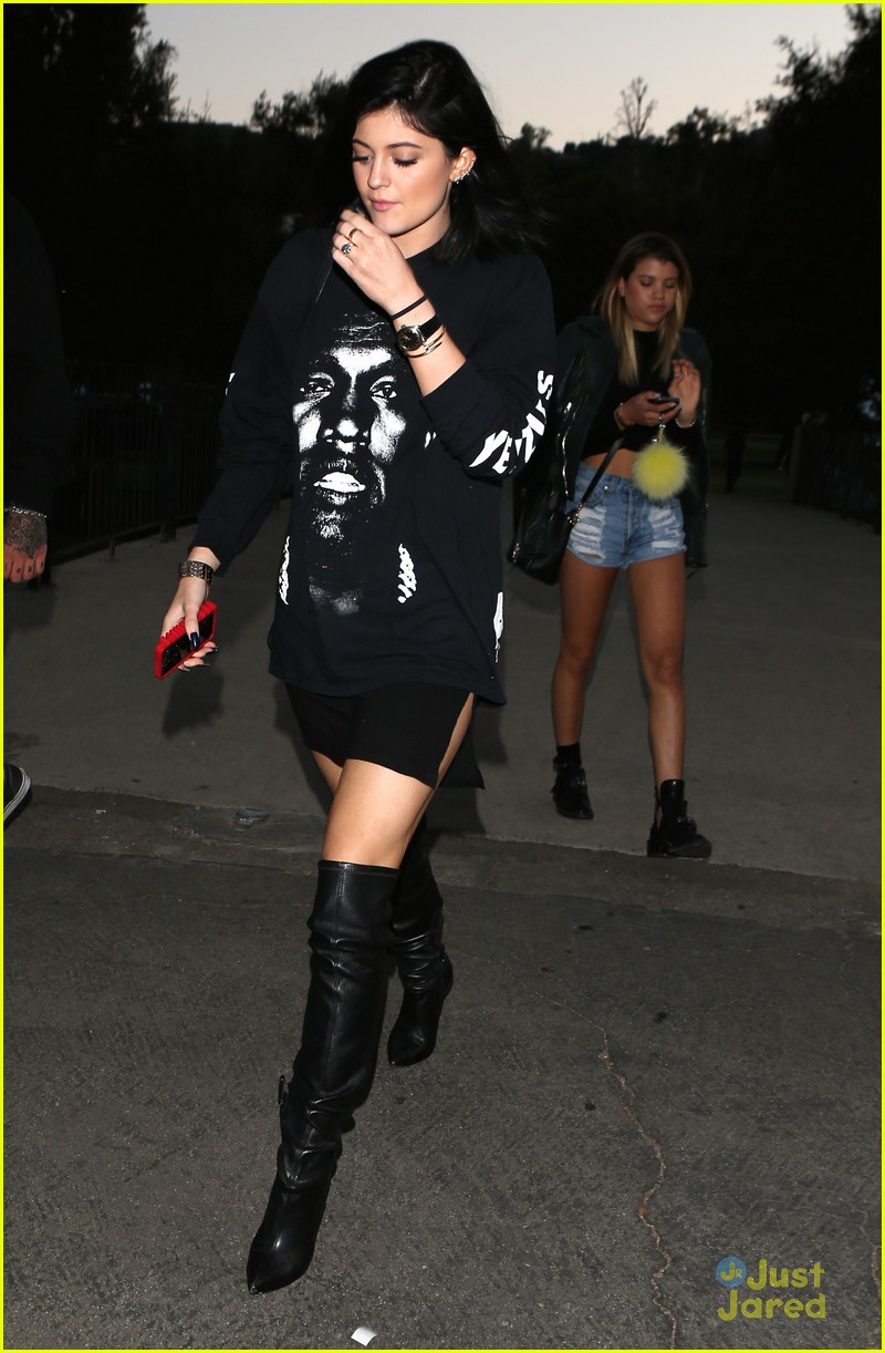 Kylie Jenner Meets Up With Sofia Richie Before Rihanna/Eminem Concert ...