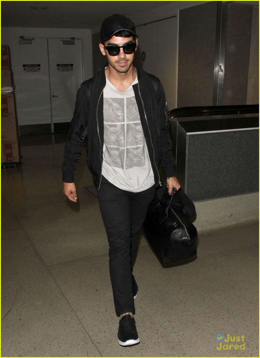 Full Sized Photo of joe jonas back in la after trip to brazil 11 | Joe ...