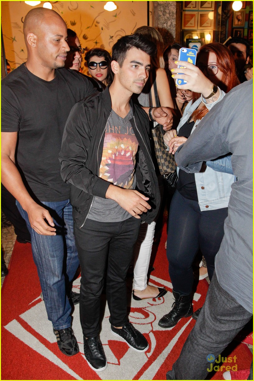 Full Sized Photo of joe jonas bbq brazil nick jonas craigs la 01 | Joe