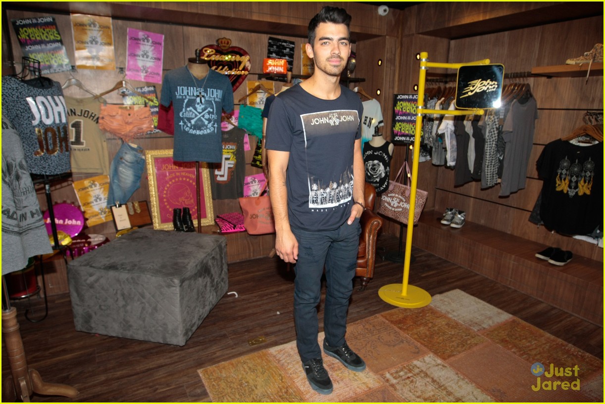 Joe Jonas Reveals His Favorite Kind of Pizza! Photo 709112 Photo