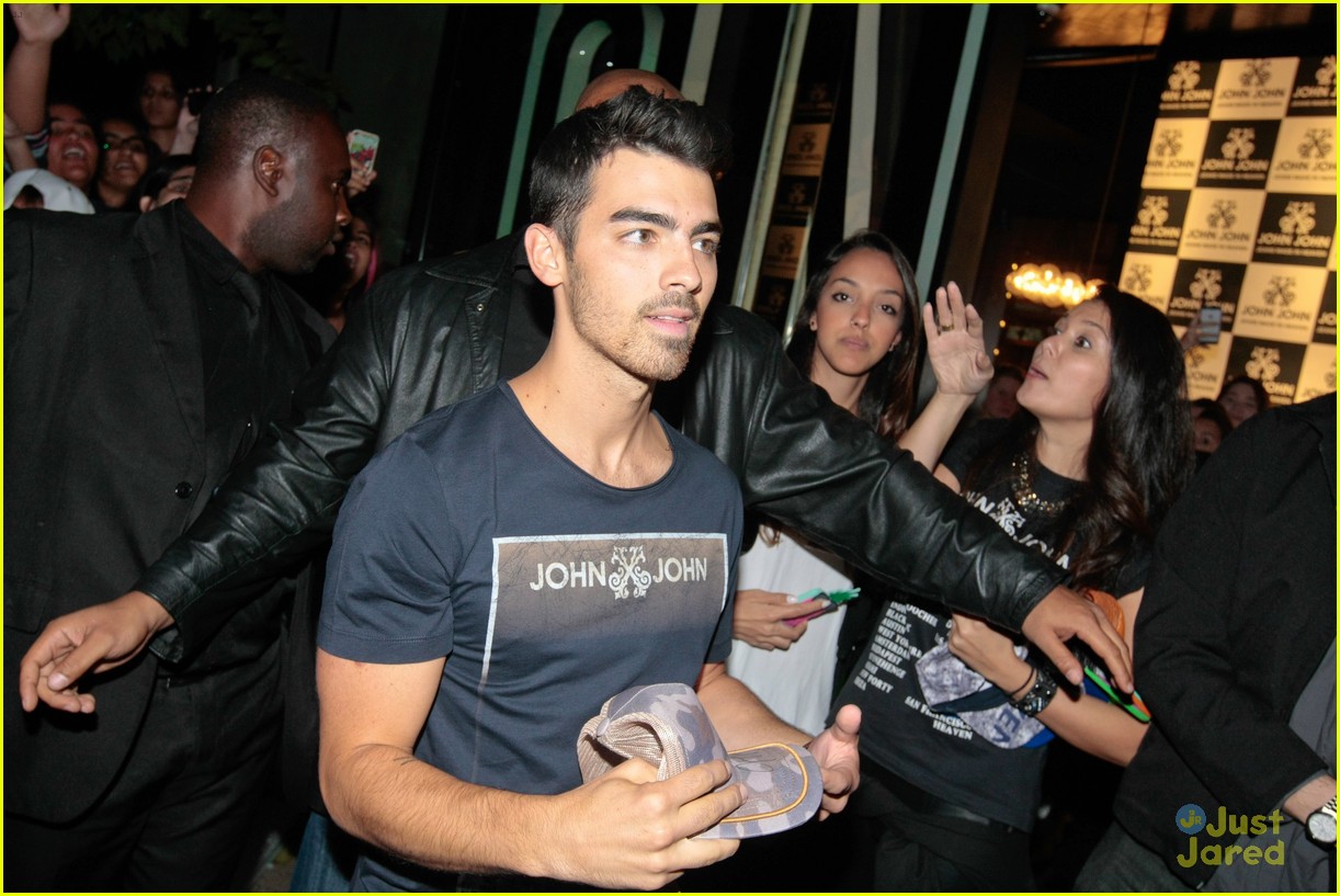 Joe Jonas Reveals His Favorite Kind of Pizza! Photo 709116 Photo