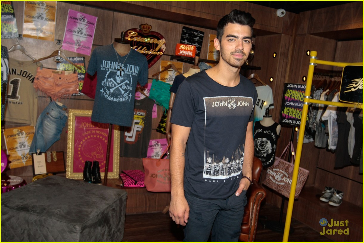 Joe Jonas Reveals His Favorite Kind of Pizza! Photo 709118 Photo